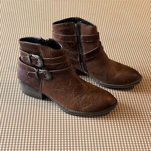 Sterling River short leather boots booties with buckles. Size 9